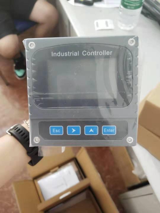 該儀表廣泛用于生活水、飲用水、電子分裝、印染用水、化學洗滌、食品藥品、醫療醫藥、汽車制造、煙草行業等。對水溶液的硬度（離子濃度）、和溫度值進行連續監測和控制。